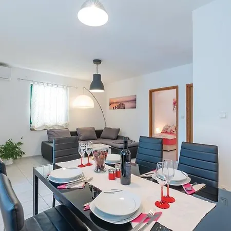 Lucija Ferienhaus Sveti Filip i Jakov