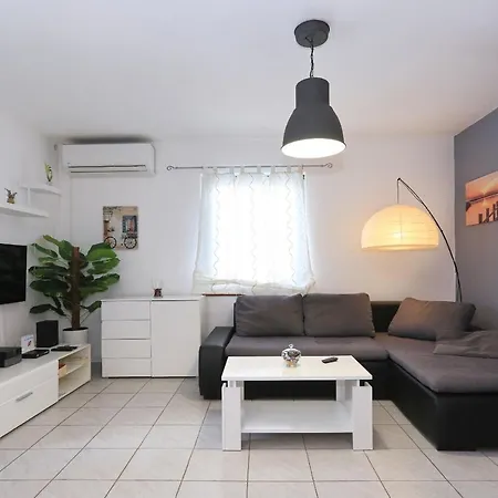 Lucija Sveti Filip i Jakov