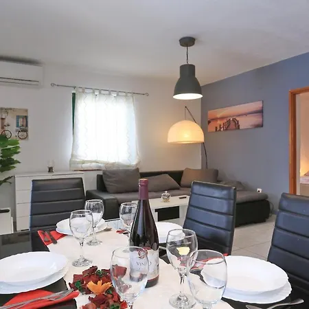 Lucija Holiday home Sveti Filip i Jakov
